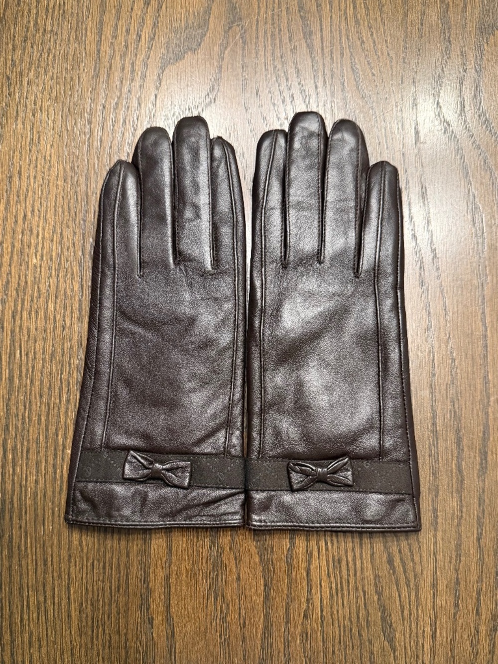 NWOT Pierre Cardin Women’s Leather Gloves Bow Accent Brown - Size S